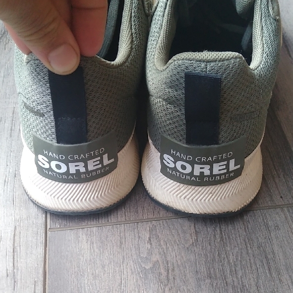 Sorel Sage Green Canvas Sneakers with Minimalist Design - Picture 4 of 8